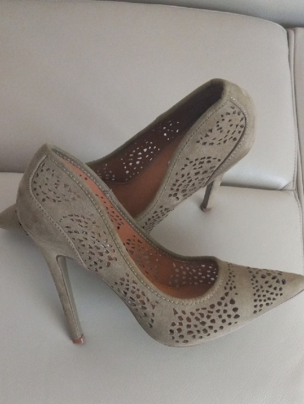 Cape Robbin Women's Olive Green Laser-Cut Pointed Toe Pumps Size 9M - Picture 13 of 17